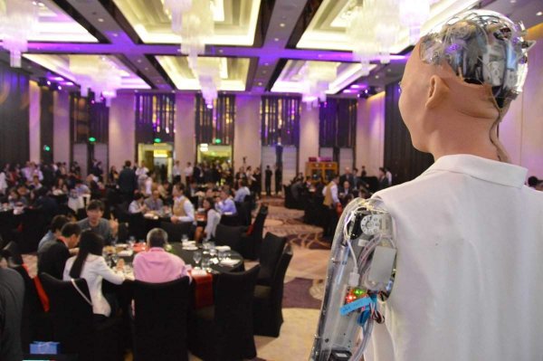 Sophia the Robot Seeks Public Funding to Advance AI via Blockchain